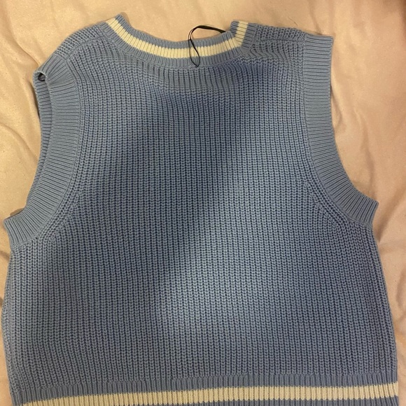 Large  H&M sweater vest light blue - Picture 2 of 2